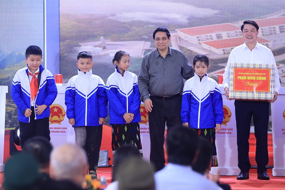 Thủ tướng dự lễ khởi công Trường nội trú liên cấp tại Thanh Hóa - ảnh 6