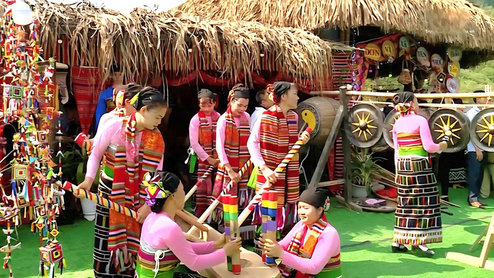 Tiếng cồng chiêng lay gọi núi rừng xứ Thanh - ảnh 1