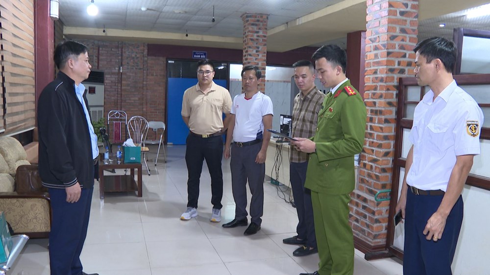 Nhận tiền “bôi trơn” cho tàu rời cảng nhanh, nhiều cán bộ Cảng vụ Hàng hải Thanh Hóa bị khởi tố - ảnh 1