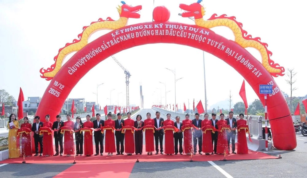 Thông xe cầu vượt đường sắt, gỡ “nút thắt” cửa ngõ phía Tây Thanh Hóa - ảnh 1