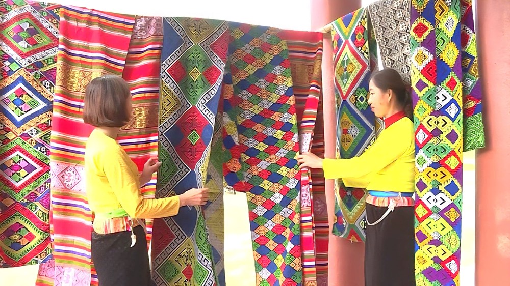 Giữ hồn thổ cẩm Mường bên thác Mây xứ Thanh - ảnh 3