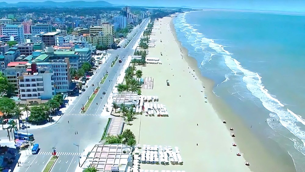 Sầm Sơn bội thu du lịch, hút 8,8 triệu lượt khách trong năm 2025 - ảnh 1