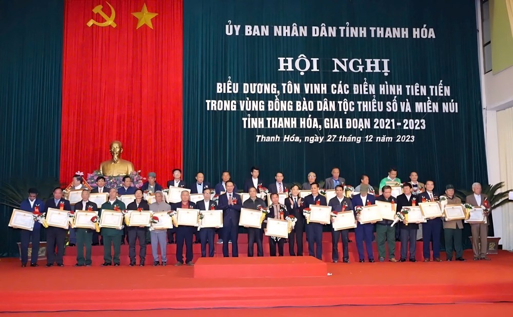 Người có uy tín “thổi hồn” văn hóa, giữ vững niềm tin nơi miền núi xứ Thanh - ảnh 4