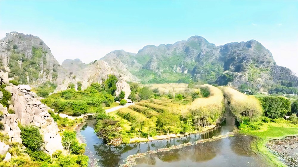 Danh thắng Kim Sơn: Vẻ đẹp bị che khuất bởi đường xuống cấp - ảnh 1