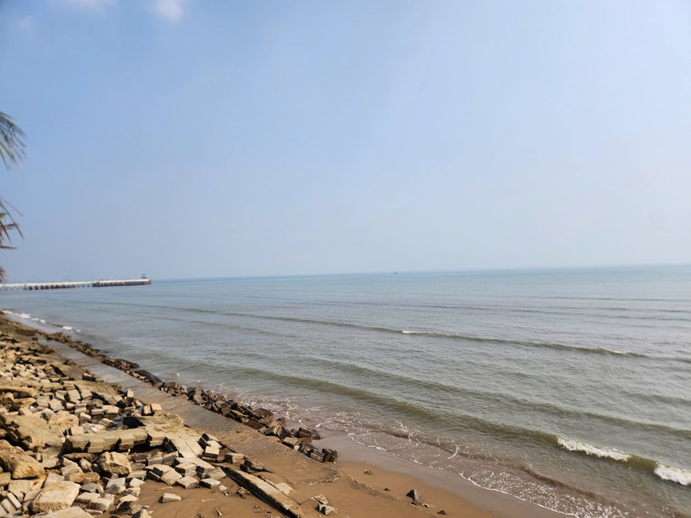 5 “bàn tay khổng lồ” ở biển Hải Tiến bị tháo dỡ sau bão số 5 và số 10 năm 2025 - ảnh 1