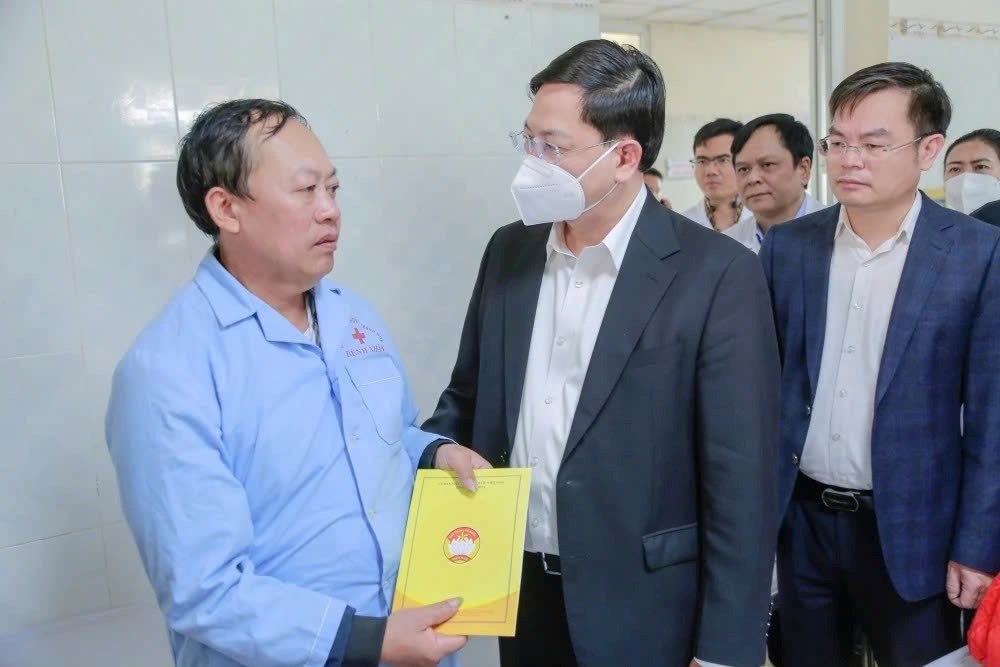 Lãnh đạo tỉnh Thanh Hóa thăm hỏi, hỗ trợ nạn nhân vụ tai nạn đặc biệt nghiêm trọng trên cao tốc - ảnh 1