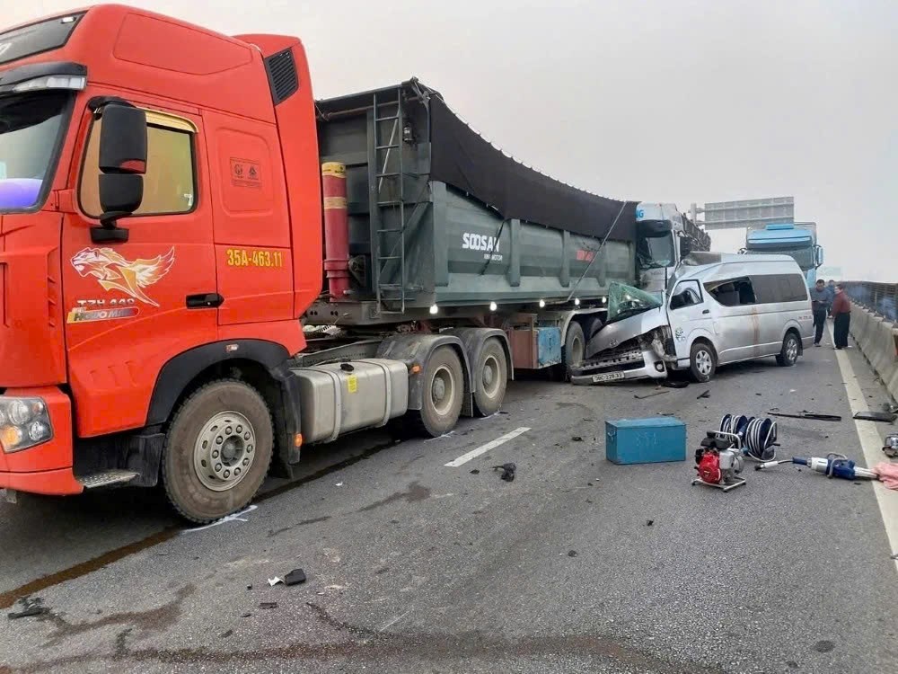 Lãnh đạo tỉnh Thanh Hóa thăm hỏi, hỗ trợ nạn nhân vụ tai nạn đặc biệt nghiêm trọng trên cao tốc - ảnh 2