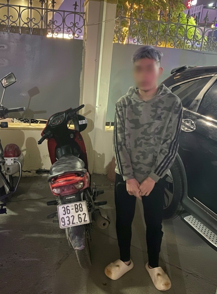 Thanh Hóa: Lộ danh tính thiếu niên “đánh võng” trên đường ra sân bay Sao Vàng - ảnh 1