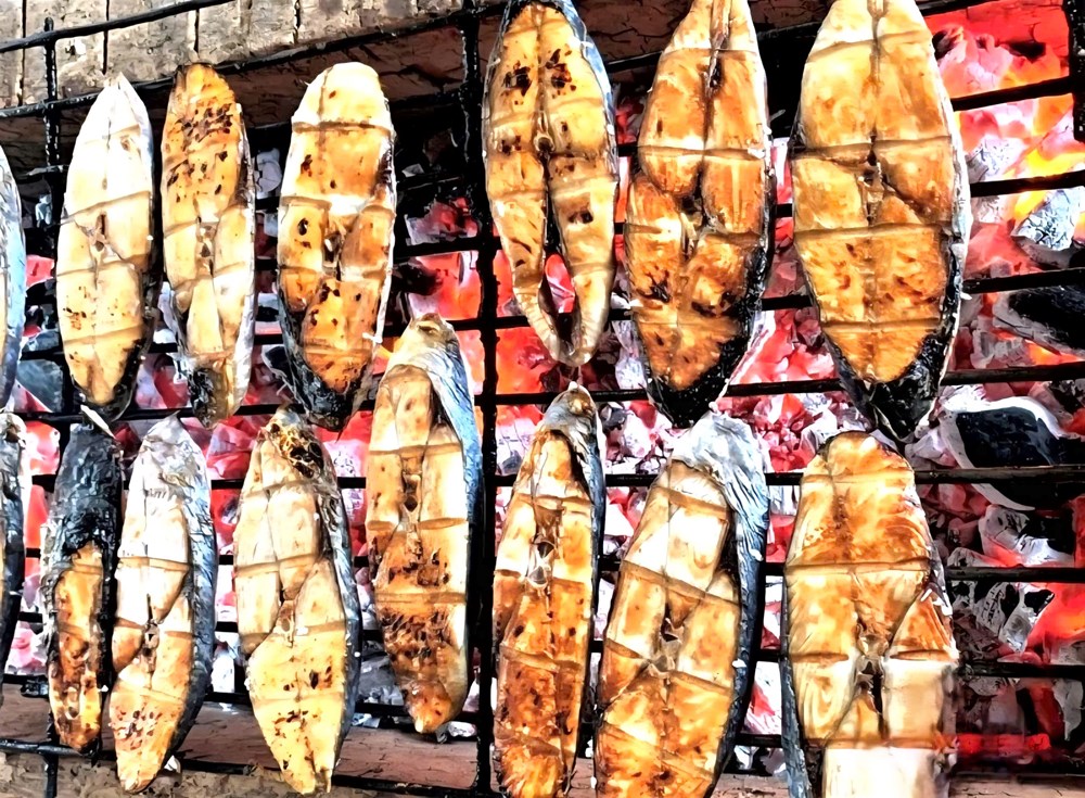 Thủ phủ cá thu nướng xứ Thanh đỏ lửa suốt đêm cận Tết - ảnh 2