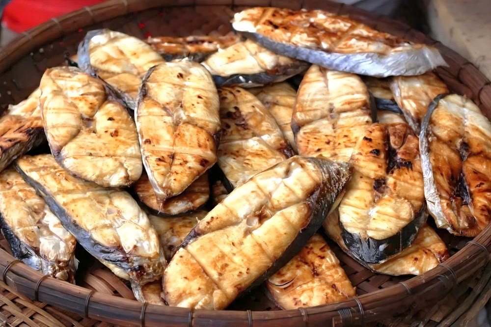 Thủ phủ cá thu nướng xứ Thanh đỏ lửa suốt đêm cận Tết - ảnh 3