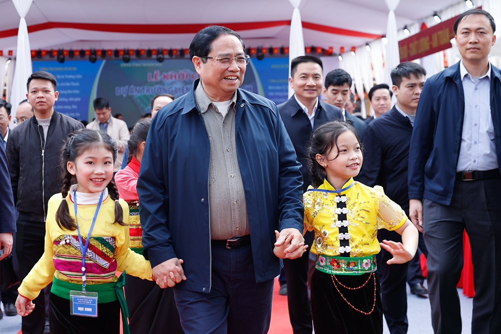 Thủ tướng dự Lễ khởi công Trường liên cấp Cẩm Thạch, tiếp sức học sinh miền núi - ảnh 1