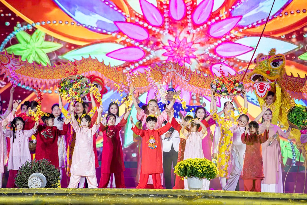 Thanh Hóa rực rỡ pháo hoa mừng Tết Nguyên đán Bính Ngọ 2026 - ảnh 4