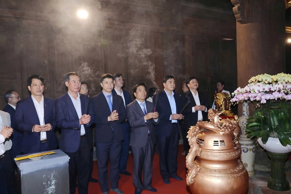 Lãnh đạo tỉnh Thanh Hóa dâng hương Lam Kinh, đền Lê Hoàn đầu Xuân Bính Ngọ - ảnh 3