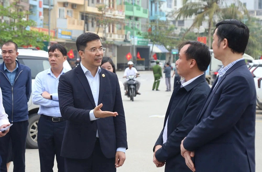 Thanh Hoá yêu cầu lập lại trật tự bãi xe lễ hội ở Sầm Sơn - ảnh 1