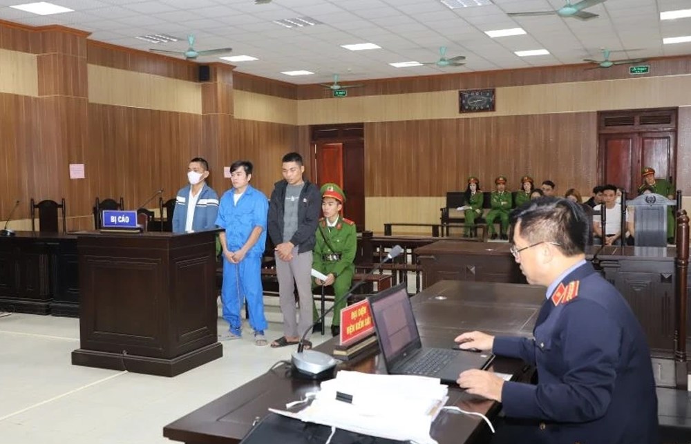 Buôn gần 250 kg pháo nổ, 3 bị cáo lĩnh án nặng - ảnh 1