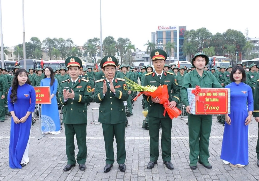 Thanh niên xứ Thanh rộn ràng ngày hội lên đường nhập ngũ - ảnh 3