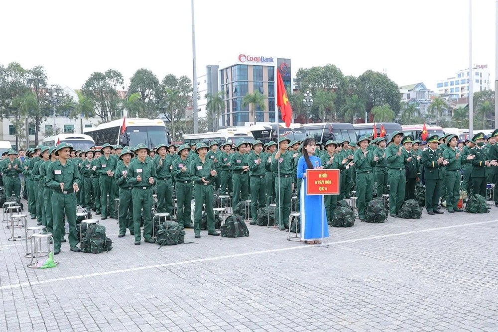 Thanh niên xứ Thanh rộn ràng ngày hội lên đường nhập ngũ - ảnh 1