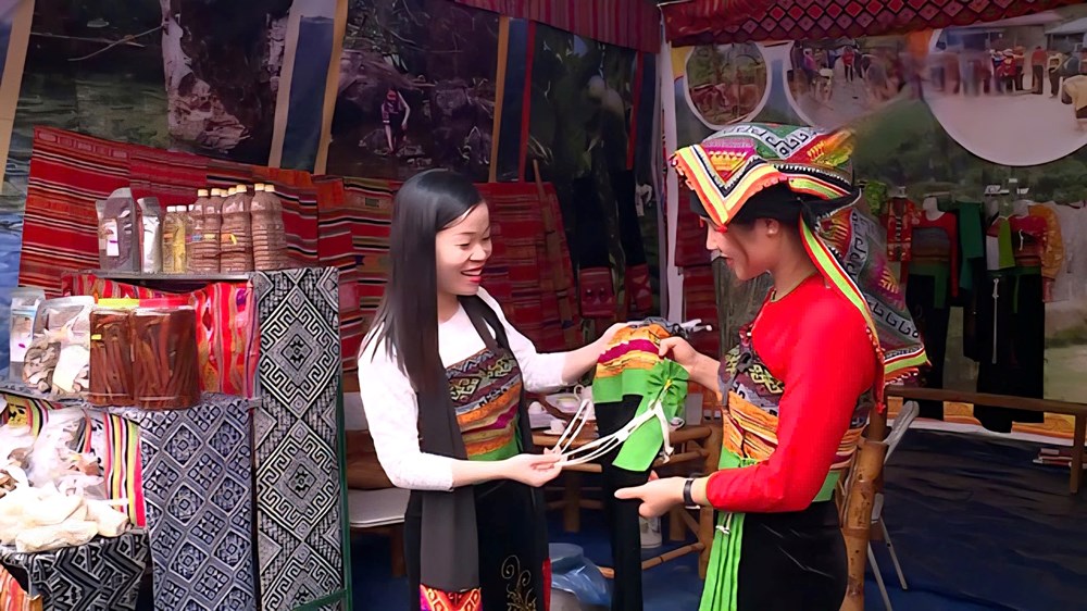 Trang phục phụ nữ Thái – nét đẹp văn hóa độc đáo của xứ Thanh - ảnh 1