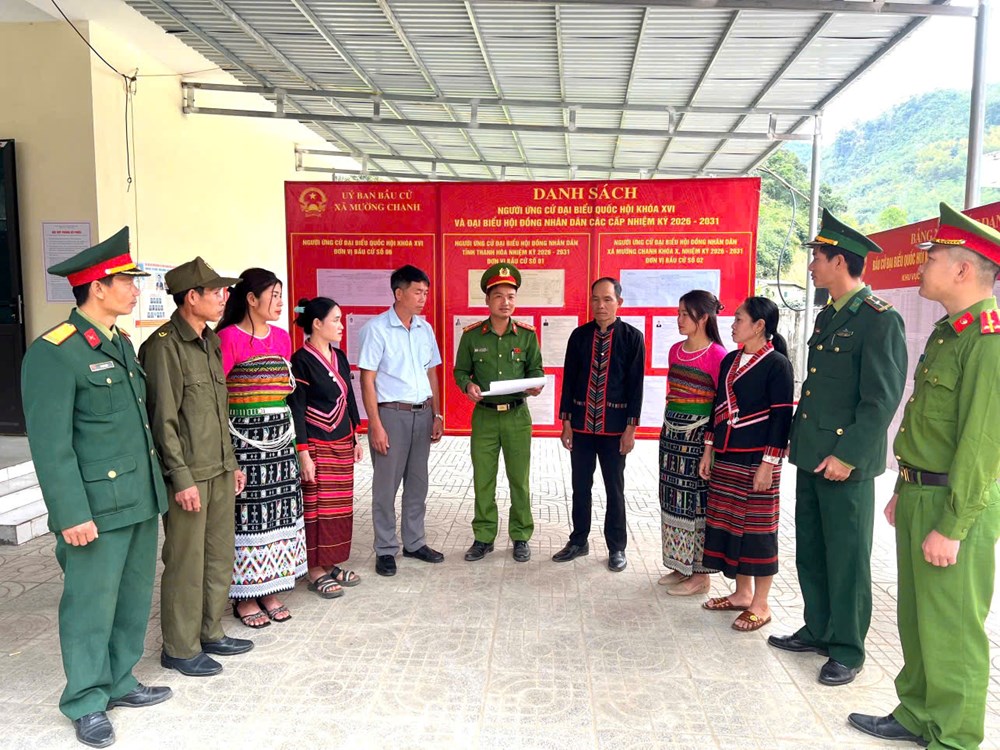 “Cầu nối” bản biên cương trước ngày bầu cử - ảnh 3