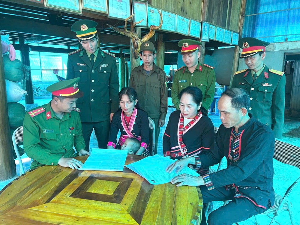 “Cầu nối” bản biên cương trước ngày bầu cử - ảnh 2