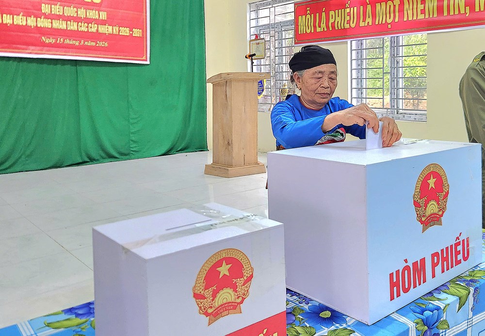 Bản Thái Pù Luông rộn ràng ngày hội bầu cử - ảnh 1