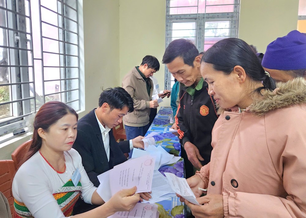 Bản Thái Pù Luông rộn ràng ngày hội bầu cử - ảnh 2