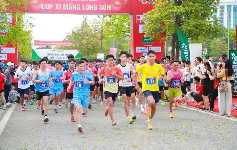 Hơn 5.000 người tham gia Ngày chạy Olympic vì sức khỏe toàn dân - ảnh 2