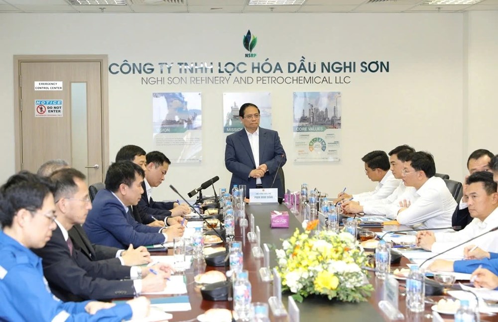 Thủ tướng làm việc tại Nhà máy Lọc hóa dầu Nghi Sơn, yêu cầu đa dạng hóa nguồn cung - ảnh 2