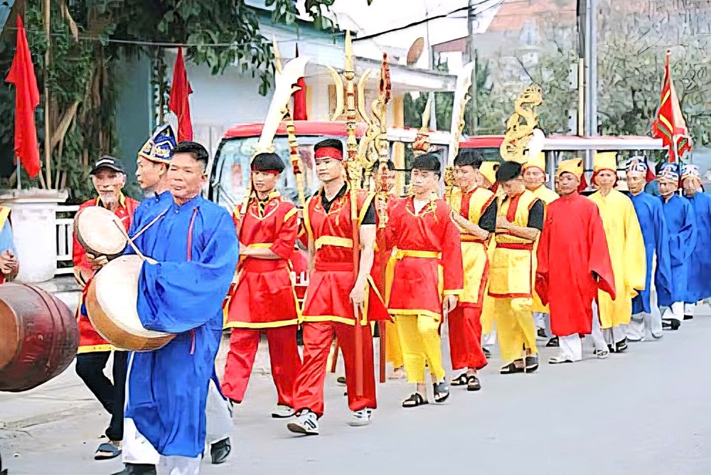 Rước Long Châu cầu mùa, lễ hội cầu ngư Lạch Trường hút khách - ảnh 1