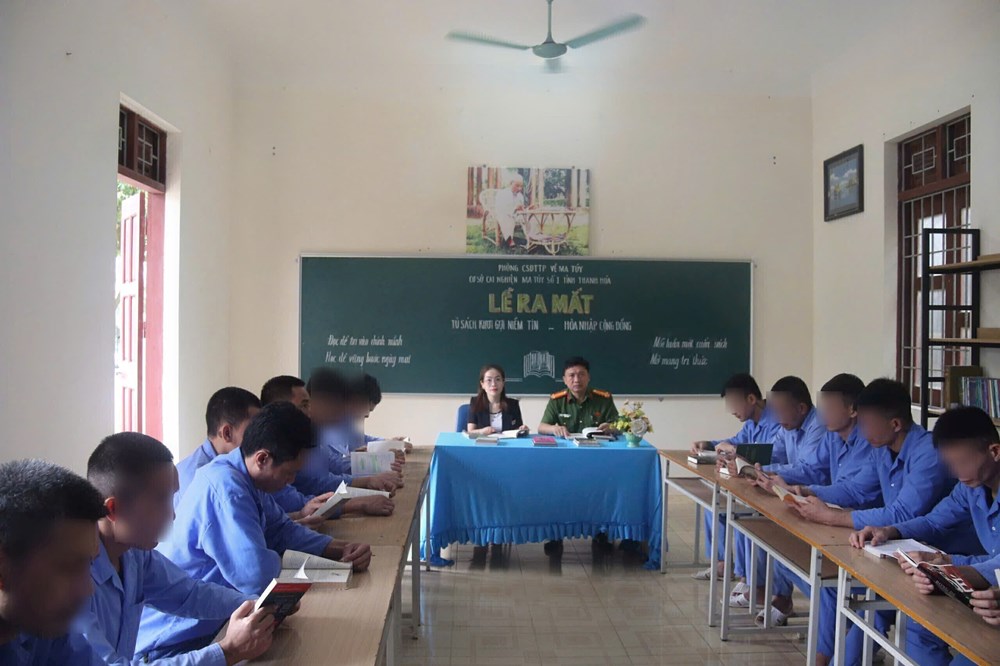 Phòng đọc sách thắp lại niềm tin sau song cửa - ảnh 7