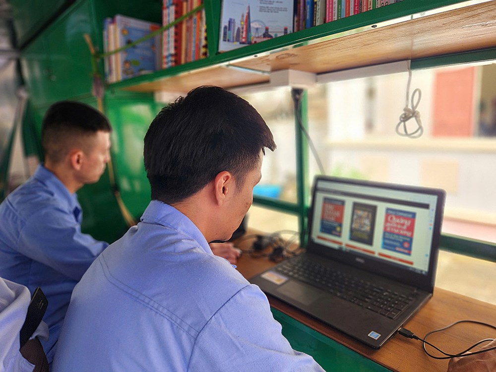 Phòng đọc sách thắp lại niềm tin sau song cửa - ảnh 5