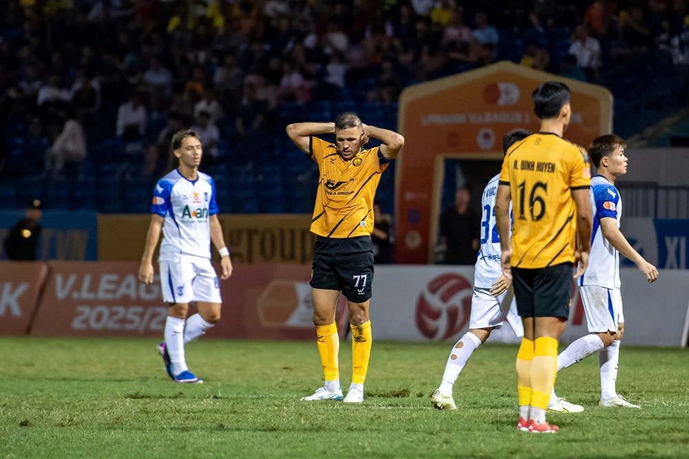 Đông Á Thanh Hóa đánh rơi chiến thắng, tự làm khó trong cuộc đua trụ hạng - ảnh 2