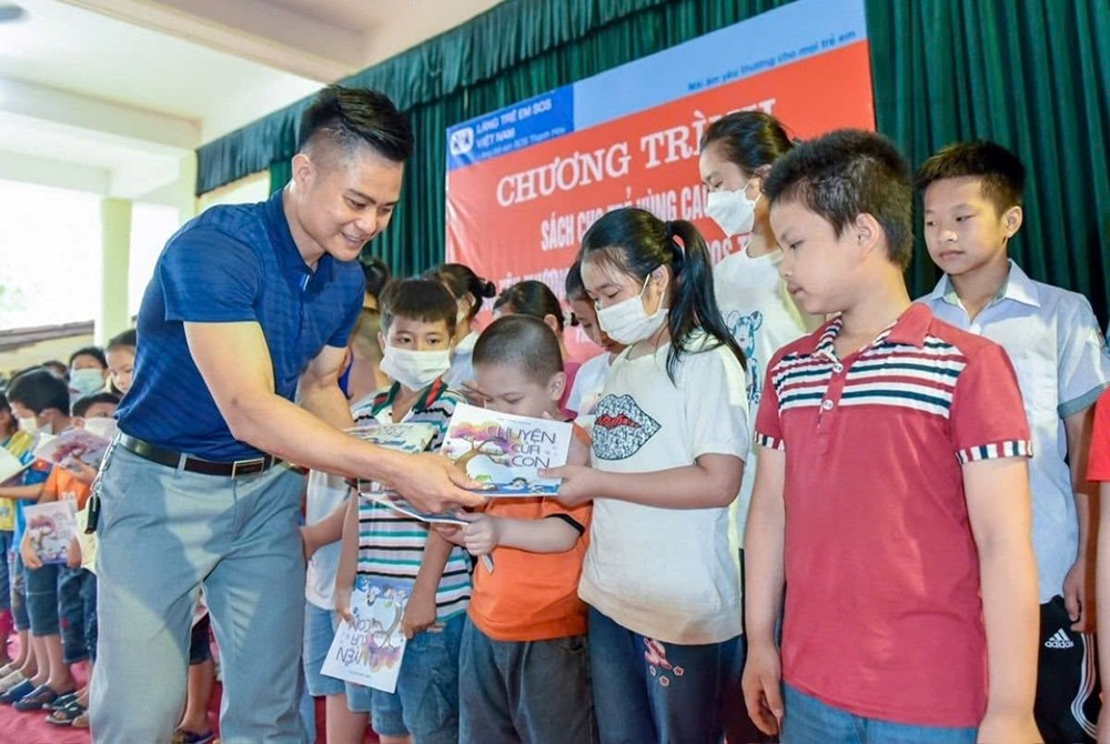 Khi thơ là cuộc đối thoại với hư không - ảnh 3