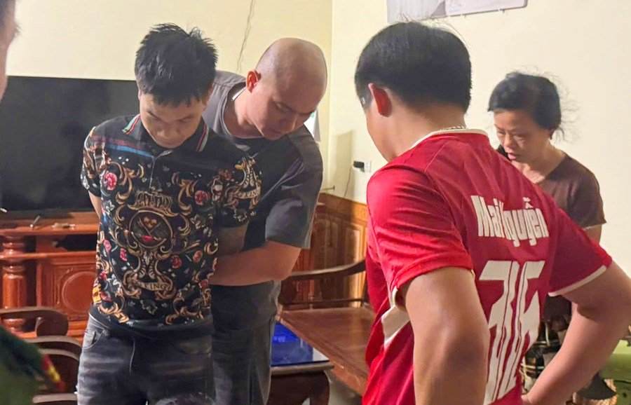 Bắt nóng nghi phạm nguy hiểm sau 16 giờ trốn chạy liên tỉnh - ảnh 1