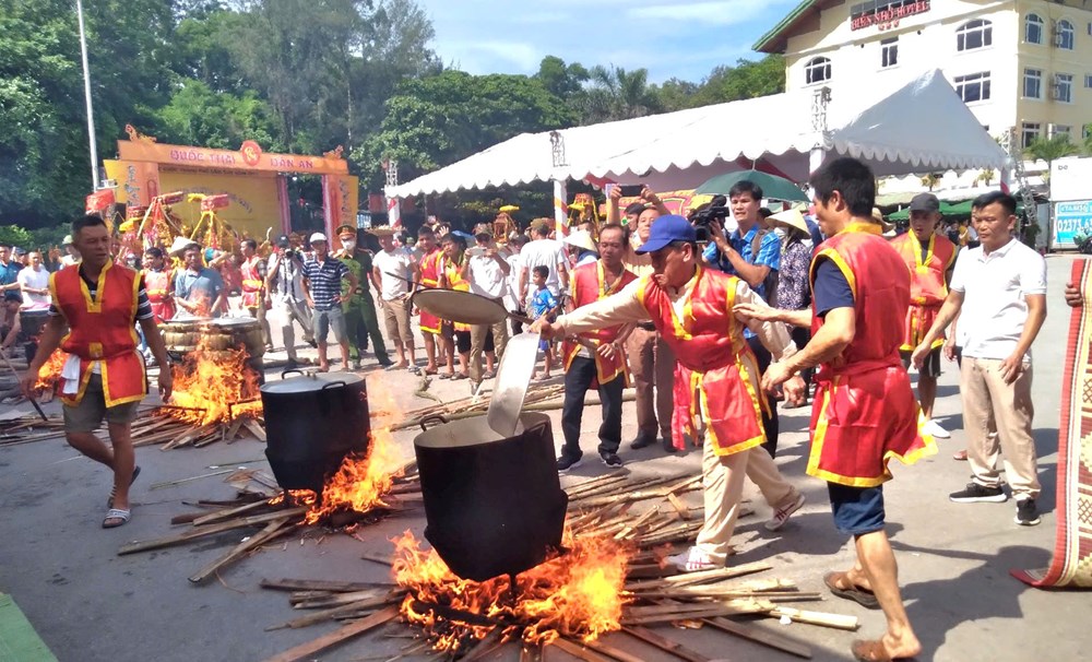 Huyền tích Độc Cước, hồn thiêng giữ biển Sầm Sơn - ảnh 4
