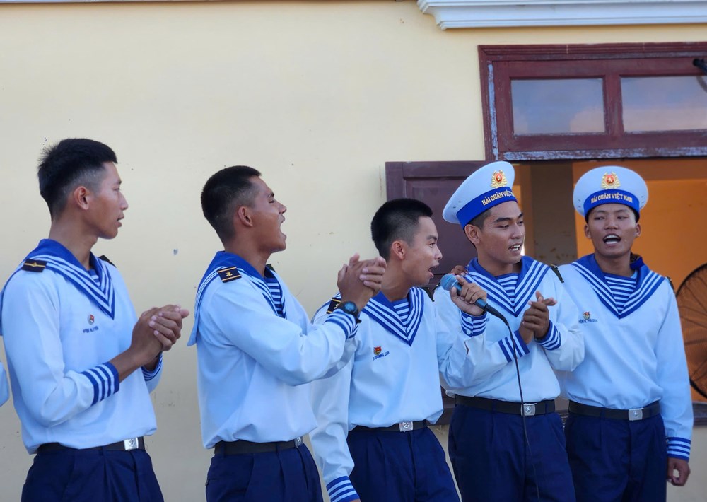 Ra Trường Sa hát giữa trùng khơi: Những lời ca chạm đến trái tim người lính đảo - ảnh 5
