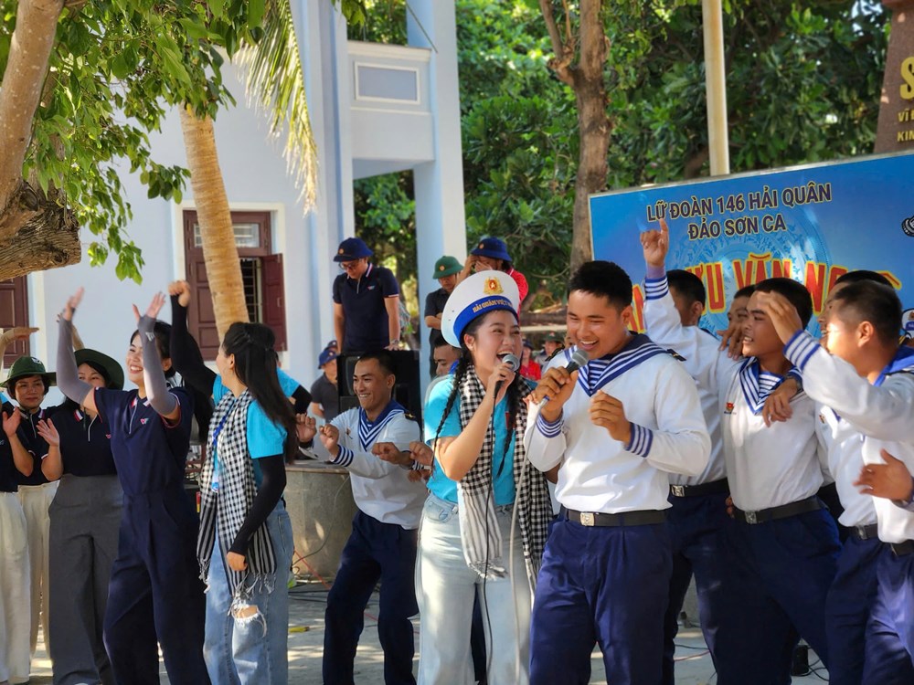Ra Trường Sa hát giữa trùng khơi: Những lời ca chạm đến trái tim người lính đảo - ảnh 7