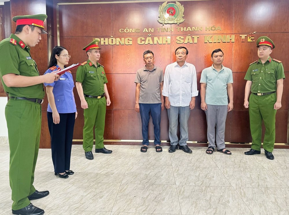 Bắt nguyên Chủ tịch xã và 2 Giám đốc doanh nghiệp vì lập khống hồ sơ nghiệm thu 177m đường - ảnh 1