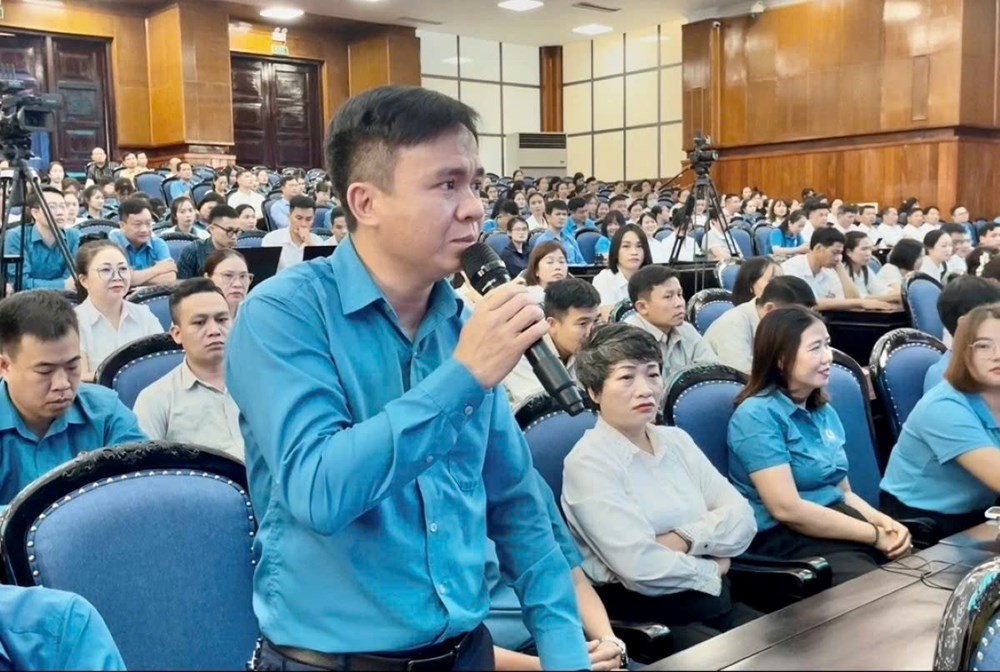 Lãnh đạo Thanh Hóa đối thoại với công nhân về việc làm, lương và nhà ở xã hội - ảnh 2