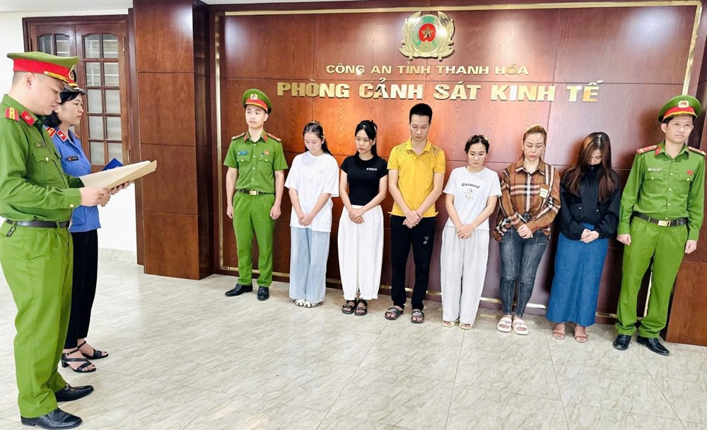 Triệt phá đường dây nước hoa giả doanh thu 200 tỉ đồng - ảnh 2