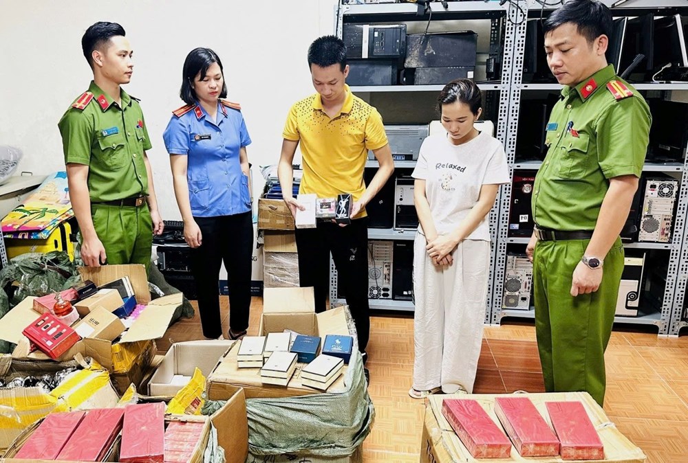 Triệt phá đường dây nước hoa giả doanh thu 200 tỉ đồng - ảnh 1