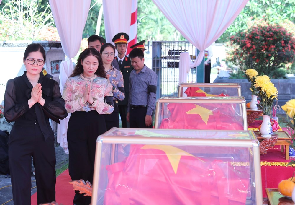 Thanh Hóa: Trang trọng đón các anh hùng liệt sĩ về với đất mẹ - ảnh 18
