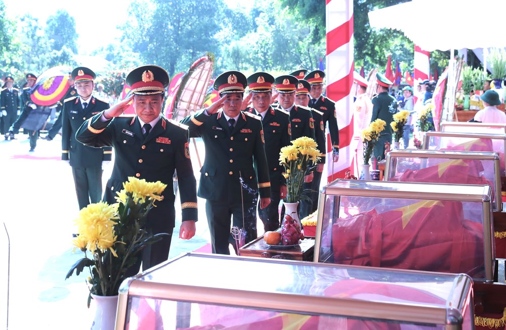 Thanh Hóa: Trang trọng đón các anh hùng liệt sĩ về với đất mẹ - ảnh 11