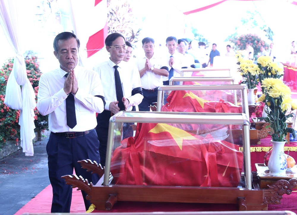 Thanh Hóa: Trang trọng đón các anh hùng liệt sĩ về với đất mẹ - ảnh 10