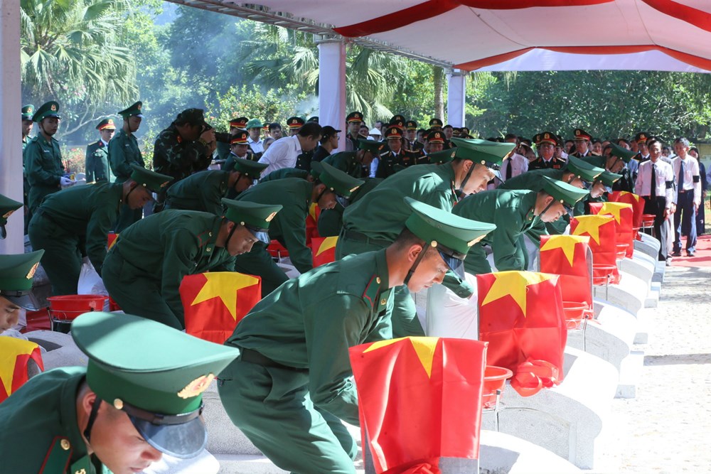 Thanh Hóa: Trang trọng đón các anh hùng liệt sĩ về với đất mẹ - ảnh 14