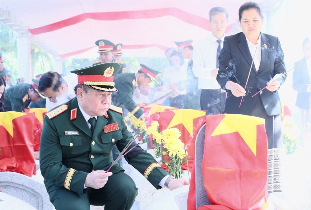 Thanh Hóa: Trang trọng đón các anh hùng liệt sĩ về với đất mẹ - ảnh 8