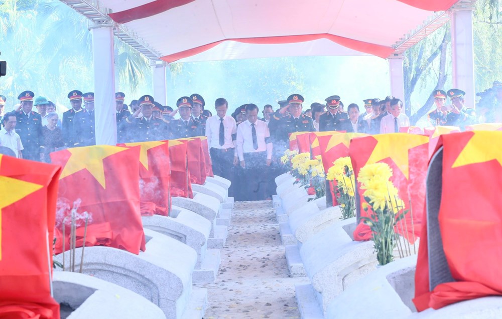 Thanh Hóa: Trang trọng đón các anh hùng liệt sĩ về với đất mẹ - ảnh 6