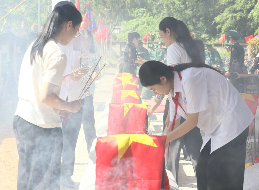 Thanh Hóa: Trang trọng đón các anh hùng liệt sĩ về với đất mẹ - ảnh 20