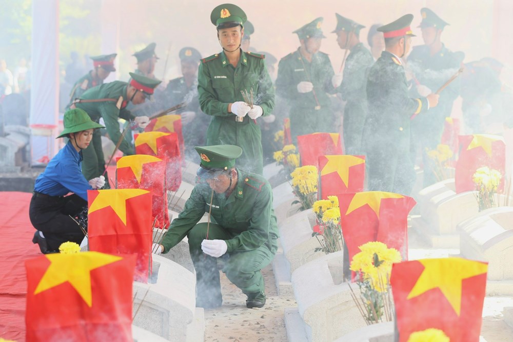 Thanh Hóa: Trang trọng đón các anh hùng liệt sĩ về với đất mẹ - ảnh 15