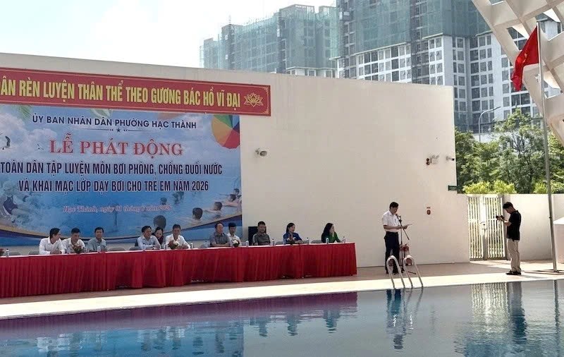 Thanh Hóa phát động Tháng hành động vì trẻ em, mở nhiều lớp dạy bơi hè - ảnh 1